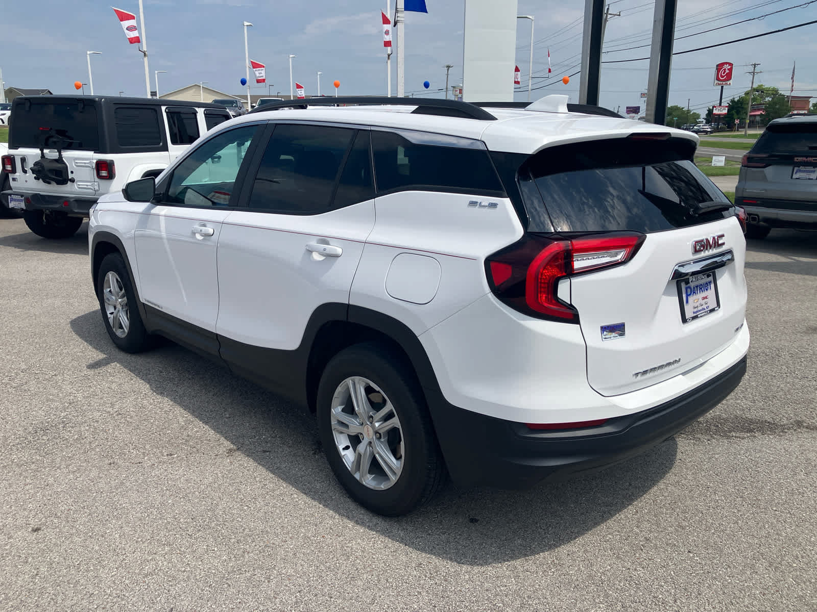 Used 2023 GMC Terrain SLE w/ Driver Convenience Package AWD/4WD image 5