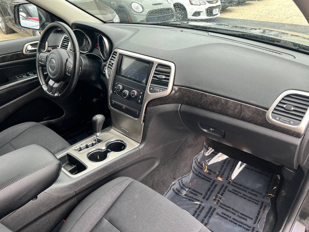 Used 2012 Jeep Grand Cherokee Laredo w/ Laredo E Group AWD/4WD image 27