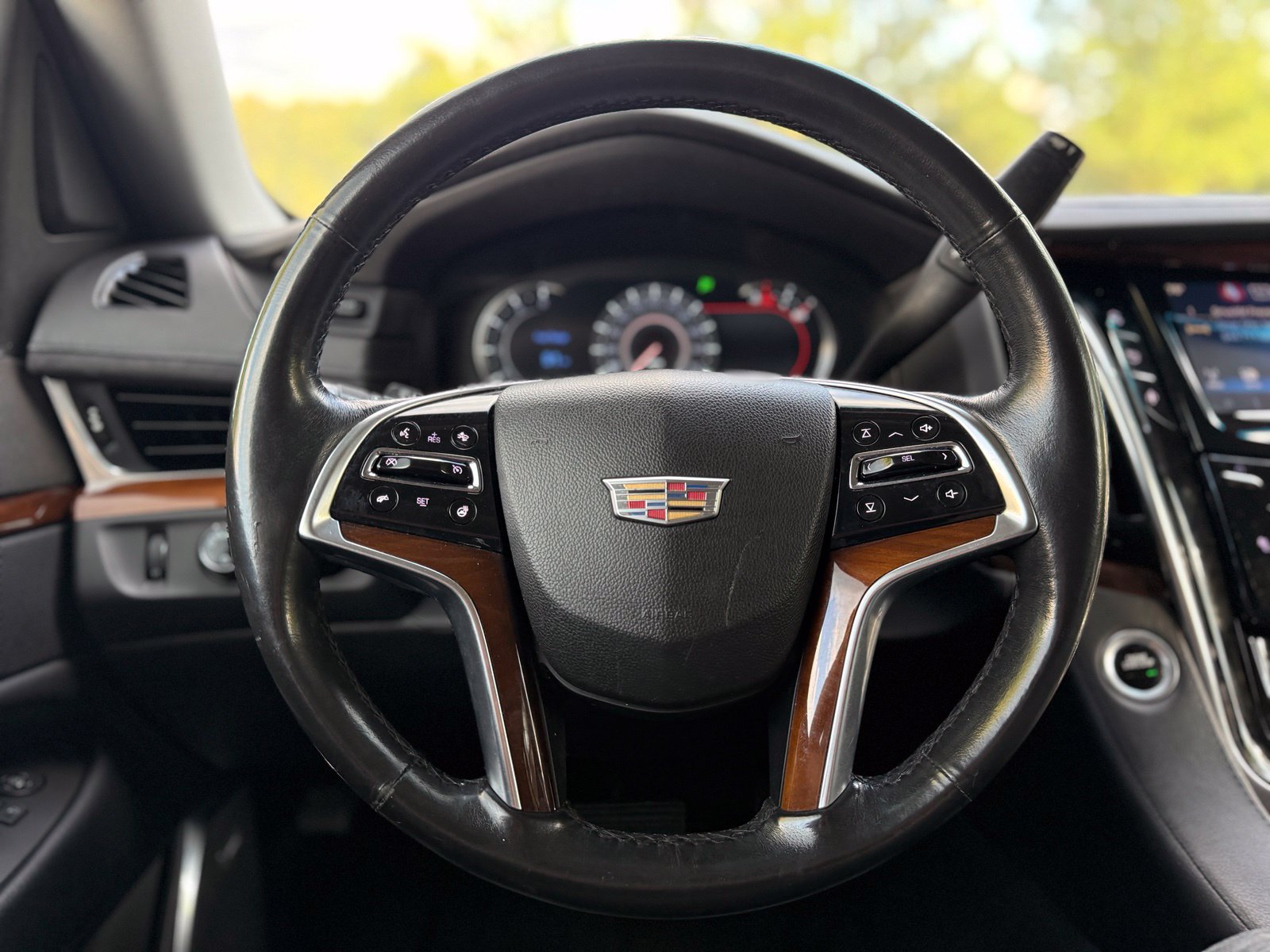 Used 2016 Cadillac Escalade Luxury AWD/4WD image 25