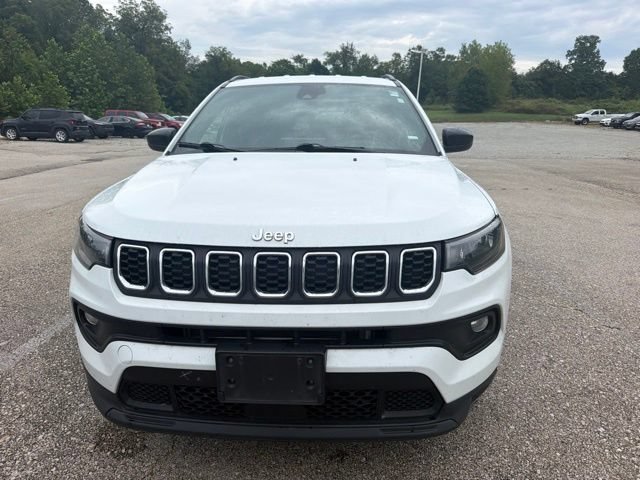 Used 2024 Jeep Compass Latitude AWD/4WD image 3
