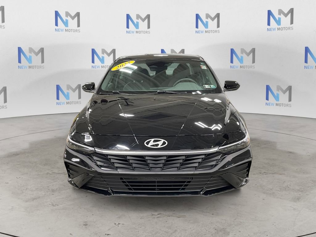 Used 2025 Hyundai Elantra Sport FWD image 8