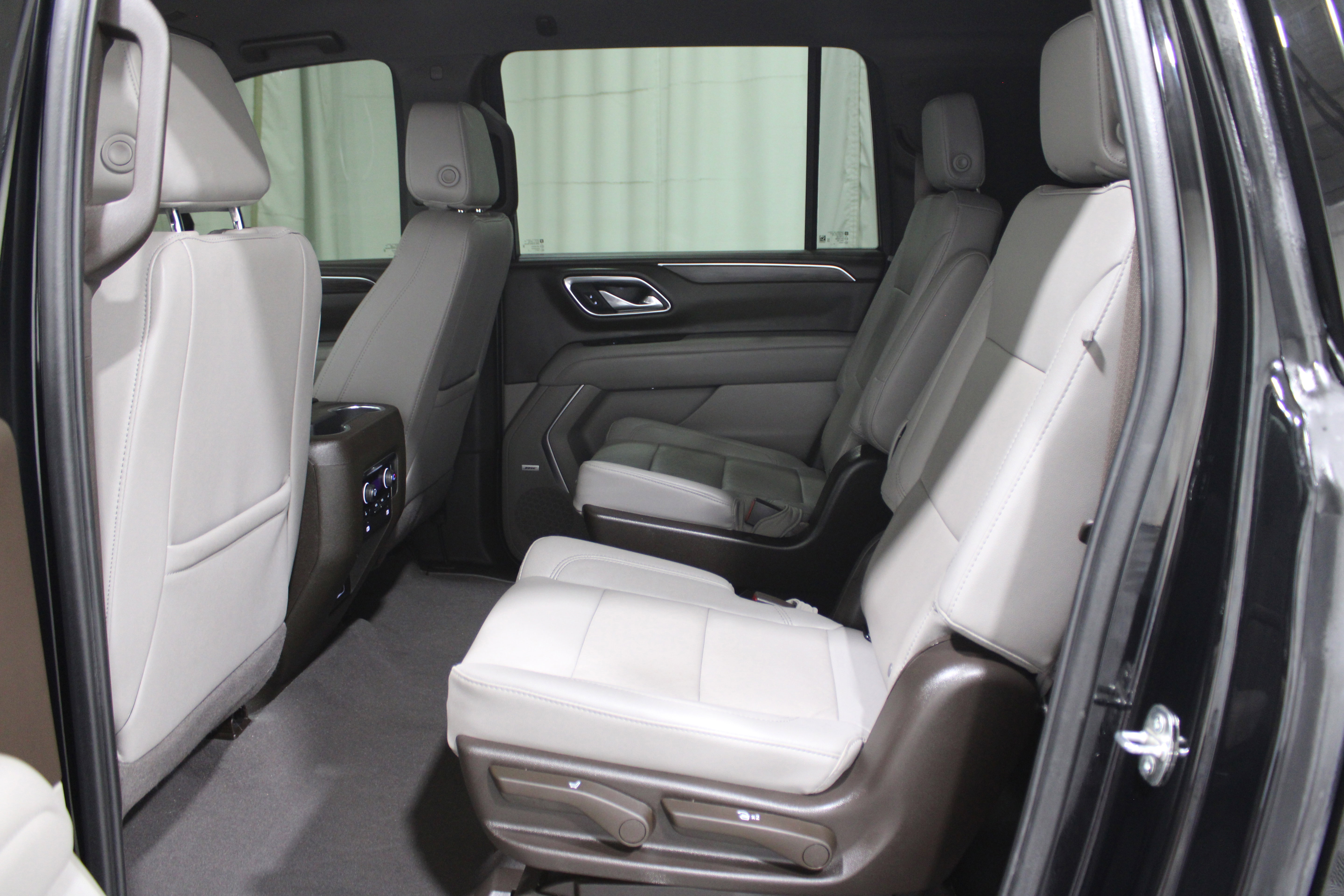 Used 2024 Chevrolet Suburban Z71 w/ Luxury Package image 24