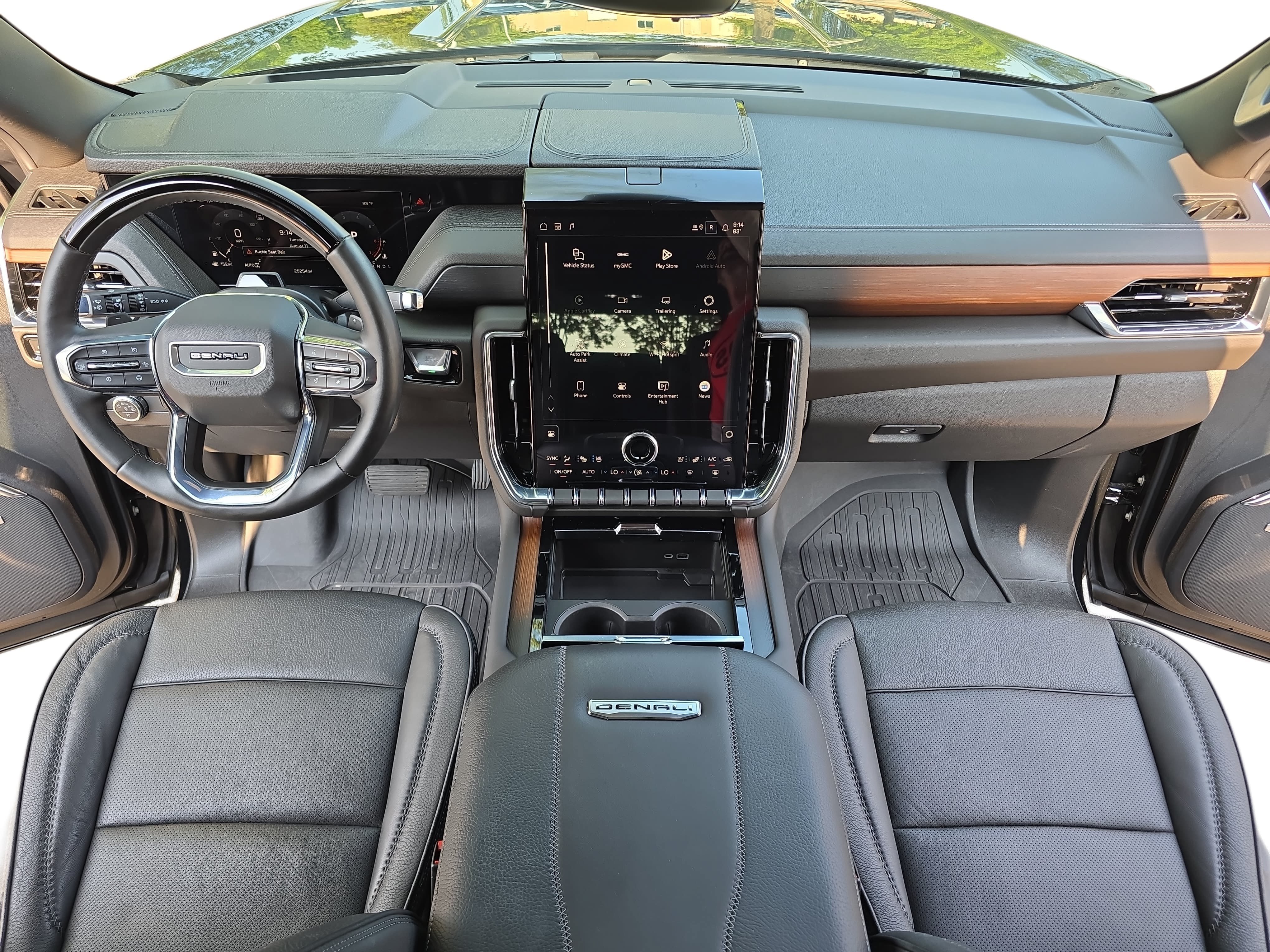 Used 2025 GMC Yukon Denali w/ Denali Reserve Package AWD/4WD image 9