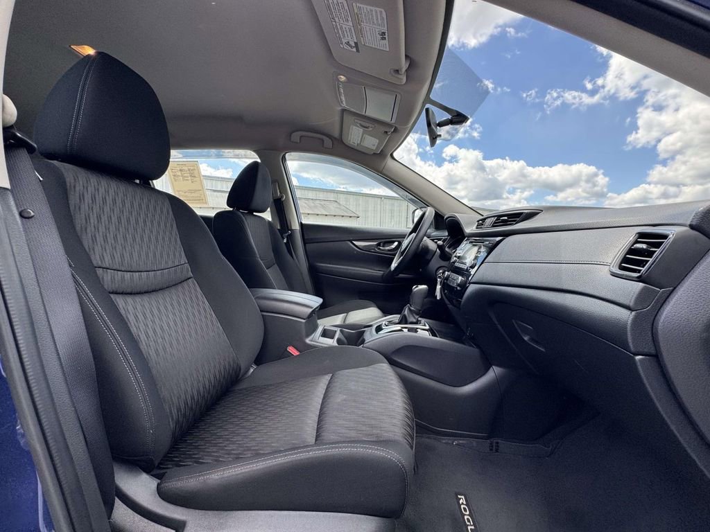 Used 2017 Nissan Rogue S AWD/4WD image 16