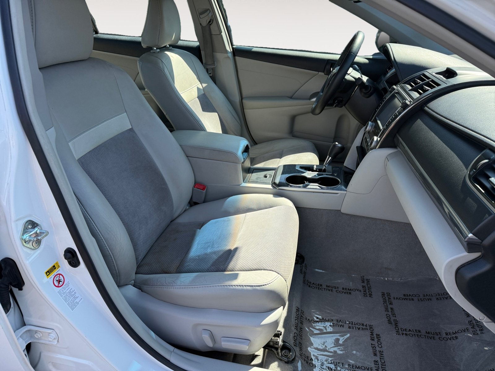 Used 2014 Toyota Camry XLE w/ Leather Package FWD image 19