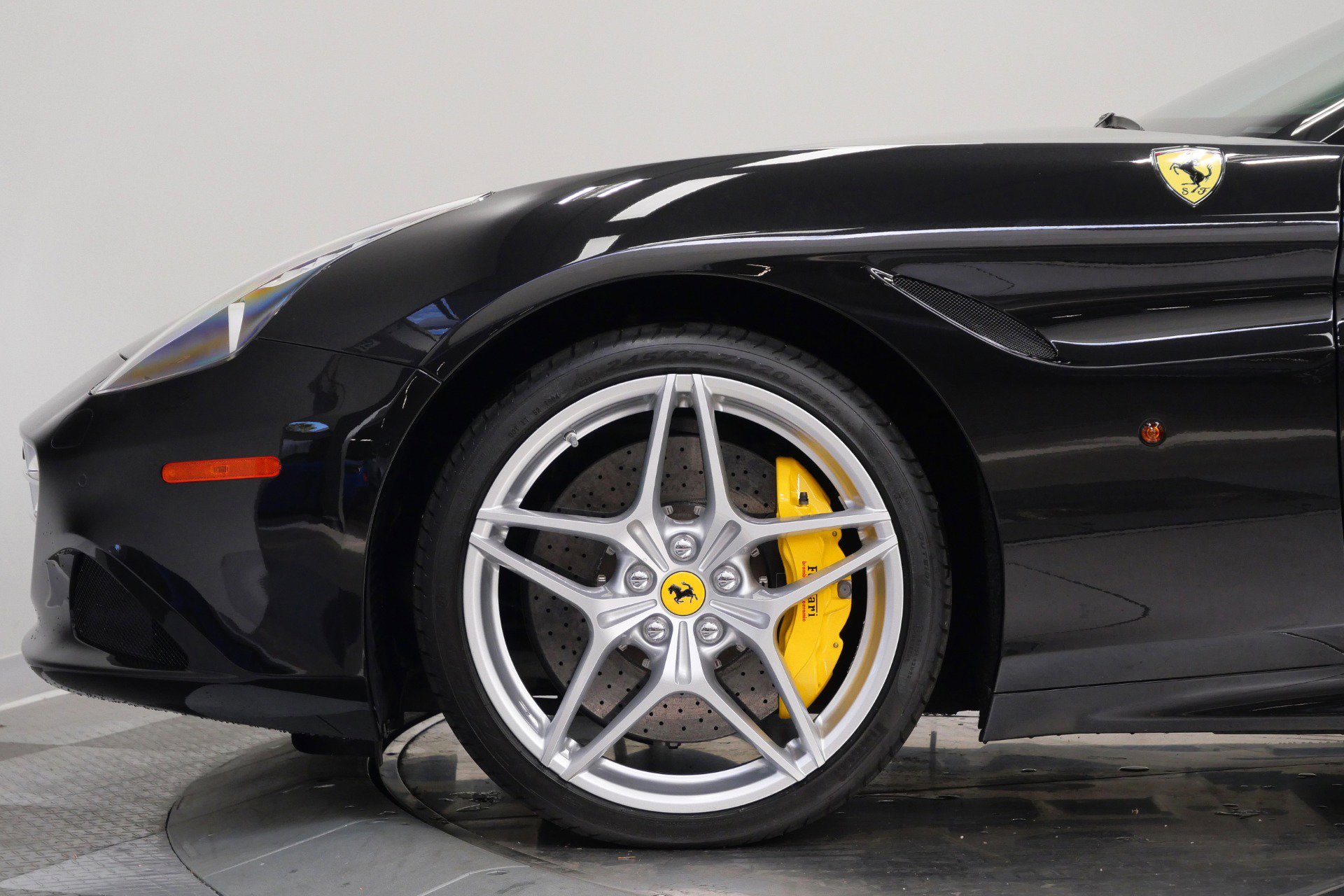 Used 2015 Ferrari California T RWD image 50