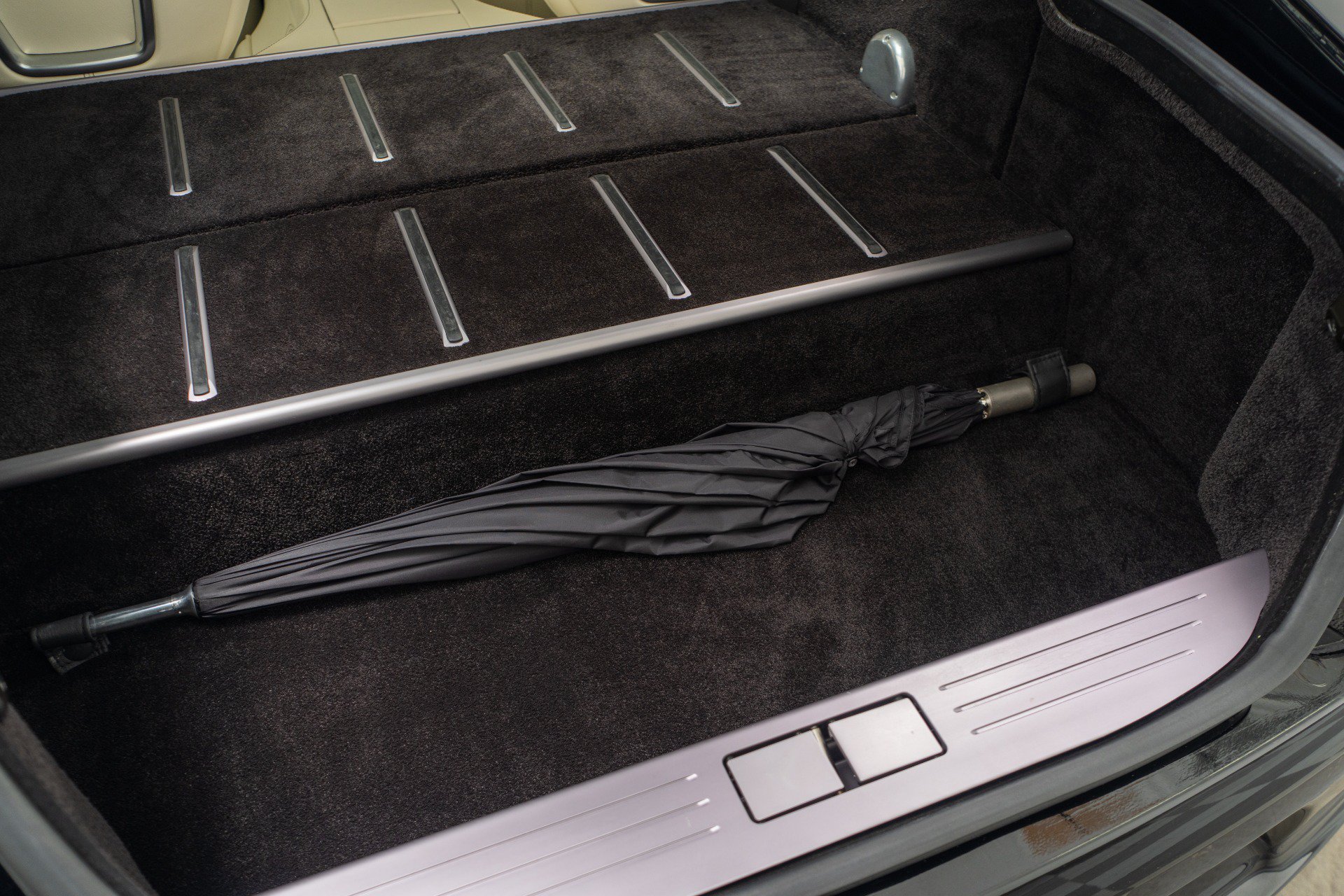 Used 2012 Aston Martin Rapide RWD image 38