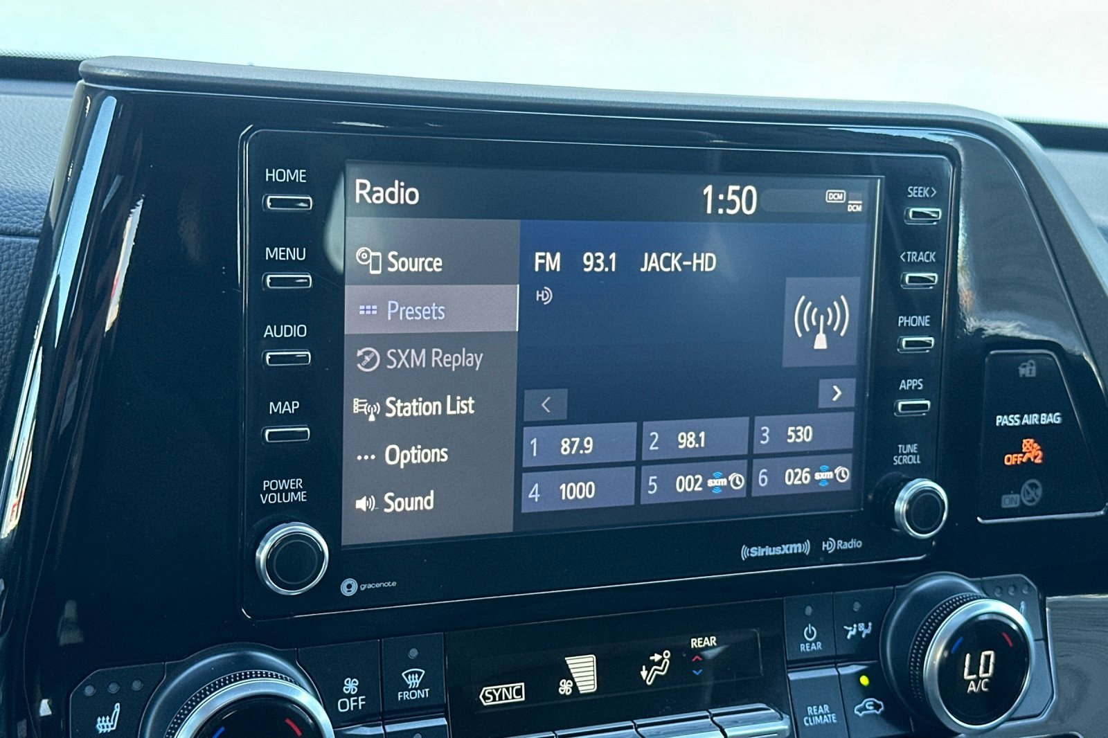 Used 2022 Toyota Highlander XLE image 18