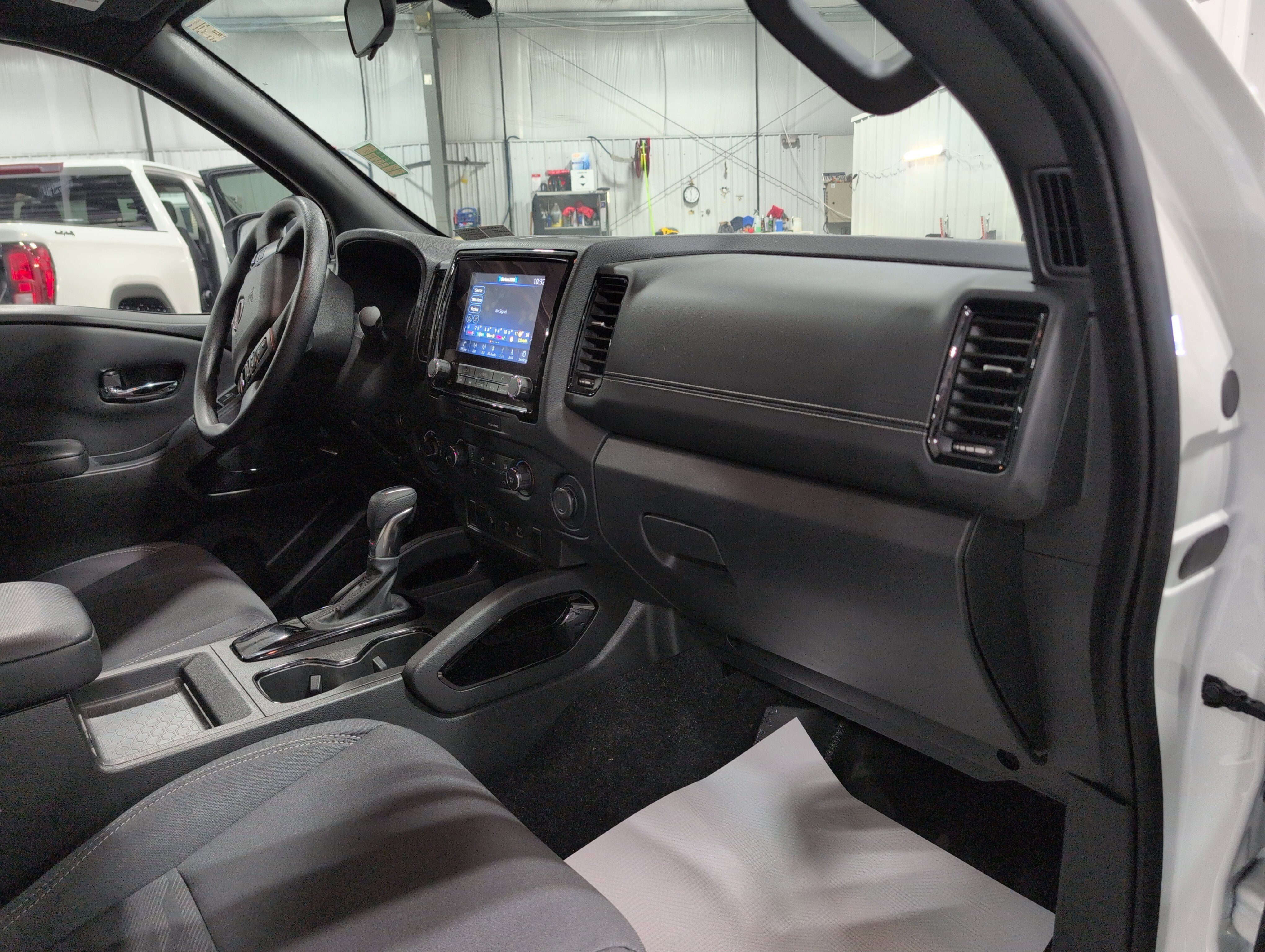 Used 2023 Nissan Frontier SV w/ Midnight Edition Package image 15