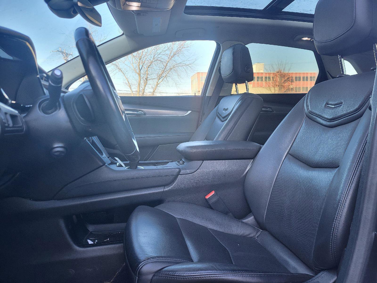 Used 2019 Cadillac XT5 Luxury w/ LPO, Black Ice Package image 9