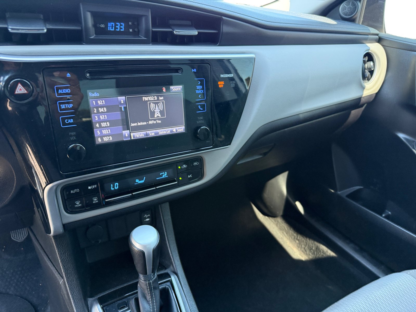 Used 2017 Toyota Corolla LE w/ Carpet Mat Package (TMS) FWD image 12