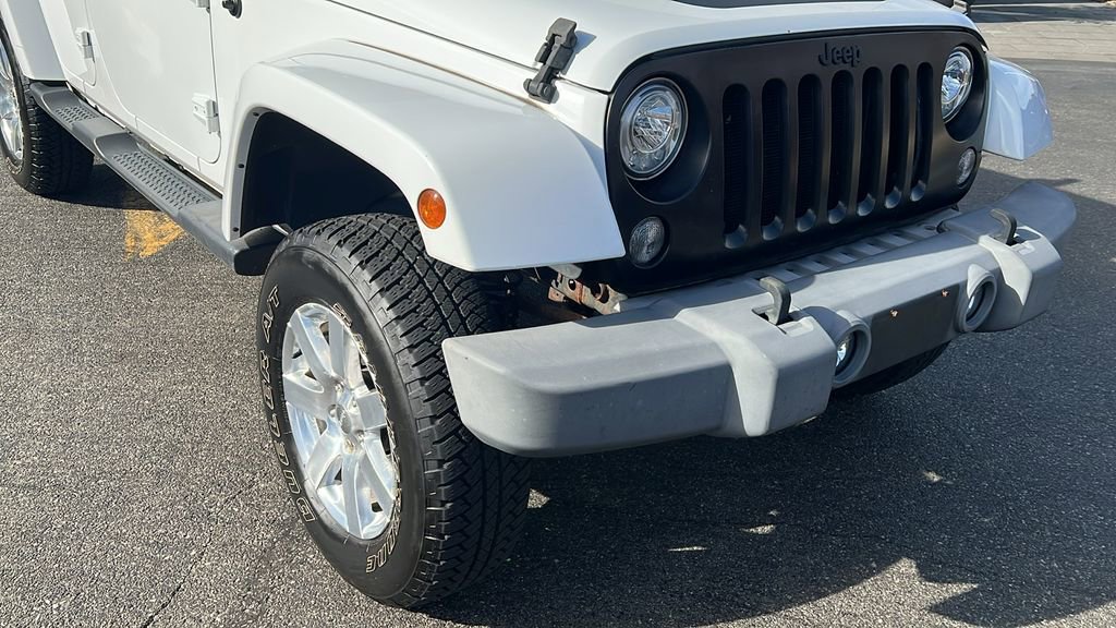 Used 2017 Jeep Wrangler Unlimited Sahara w/ Connectivity Group image 13