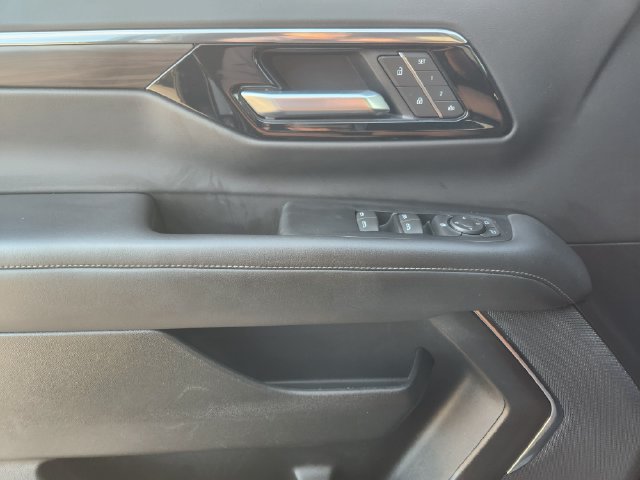 Used 2025 Chevrolet Tahoe LT AWD/4WD image 24