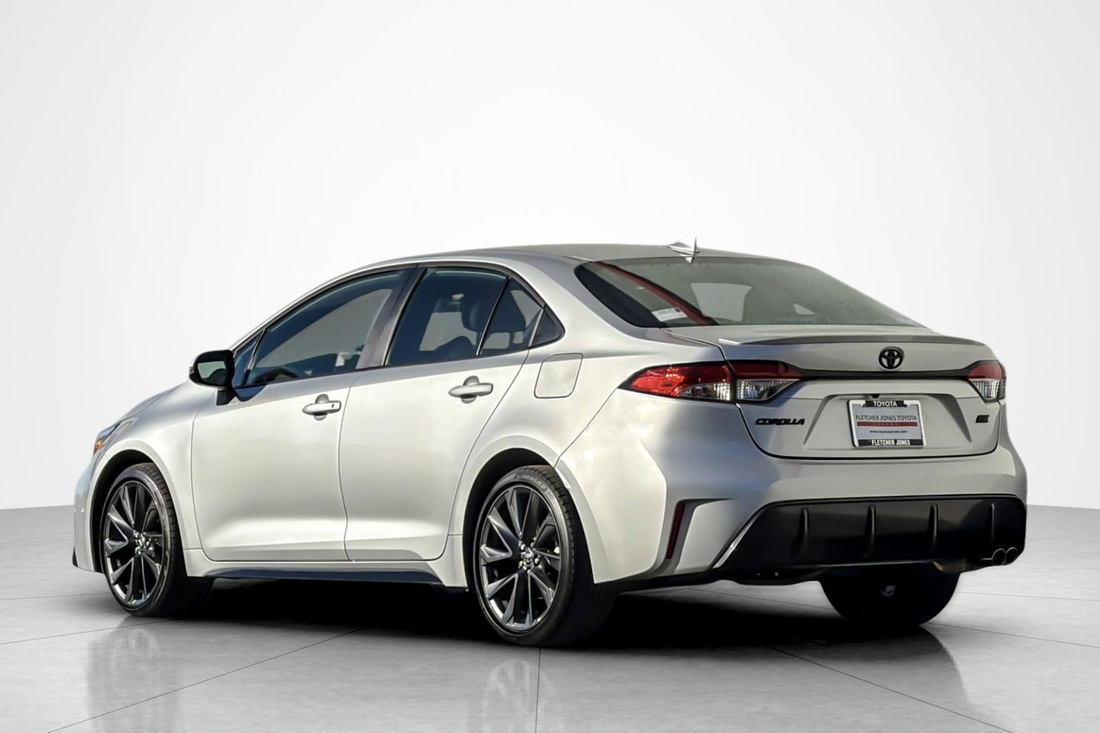 Certified 2025 Toyota Corolla SE image 3