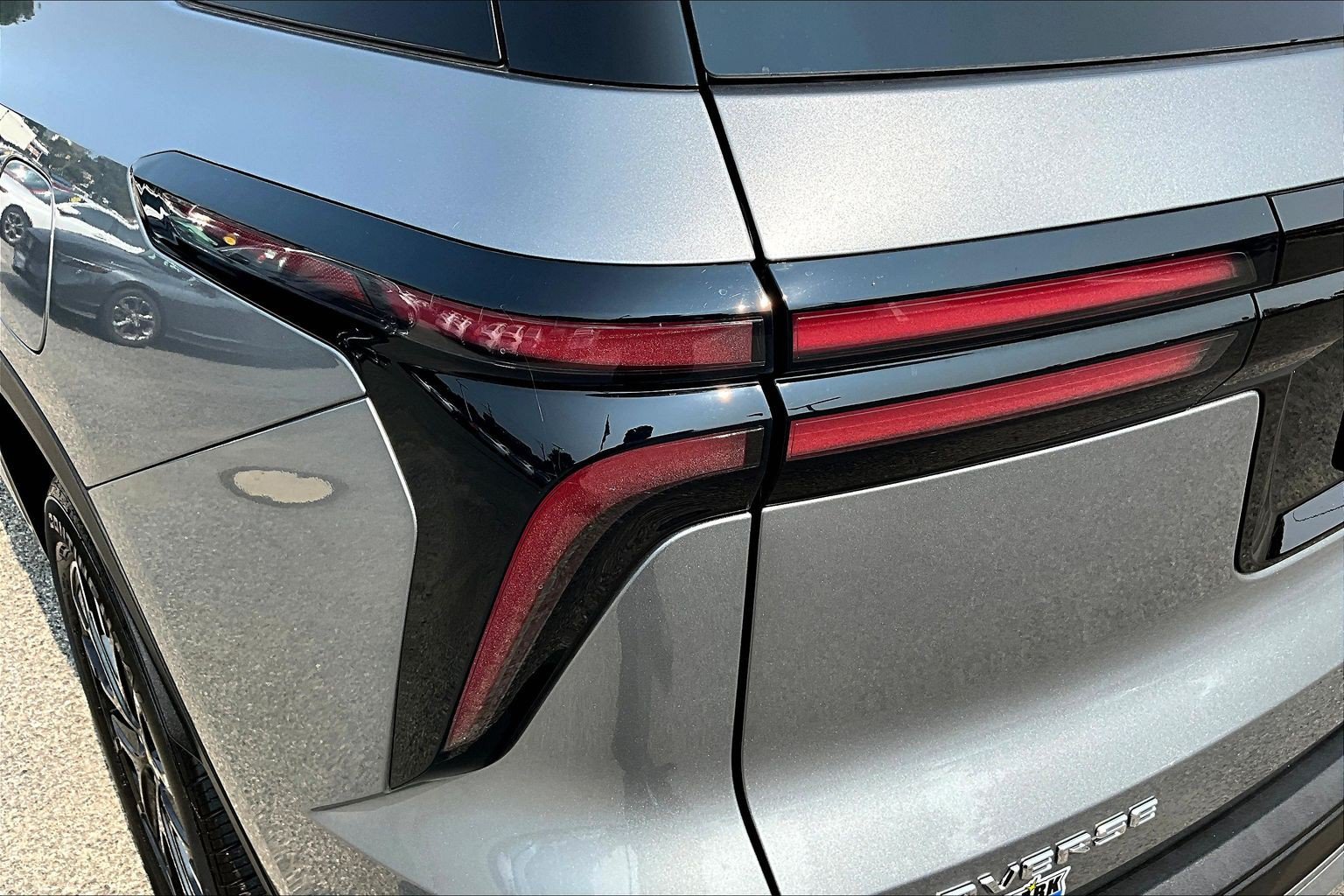 Used 2025 Chevrolet Traverse LT w/ Sun and Wheel Package FWD image 33
