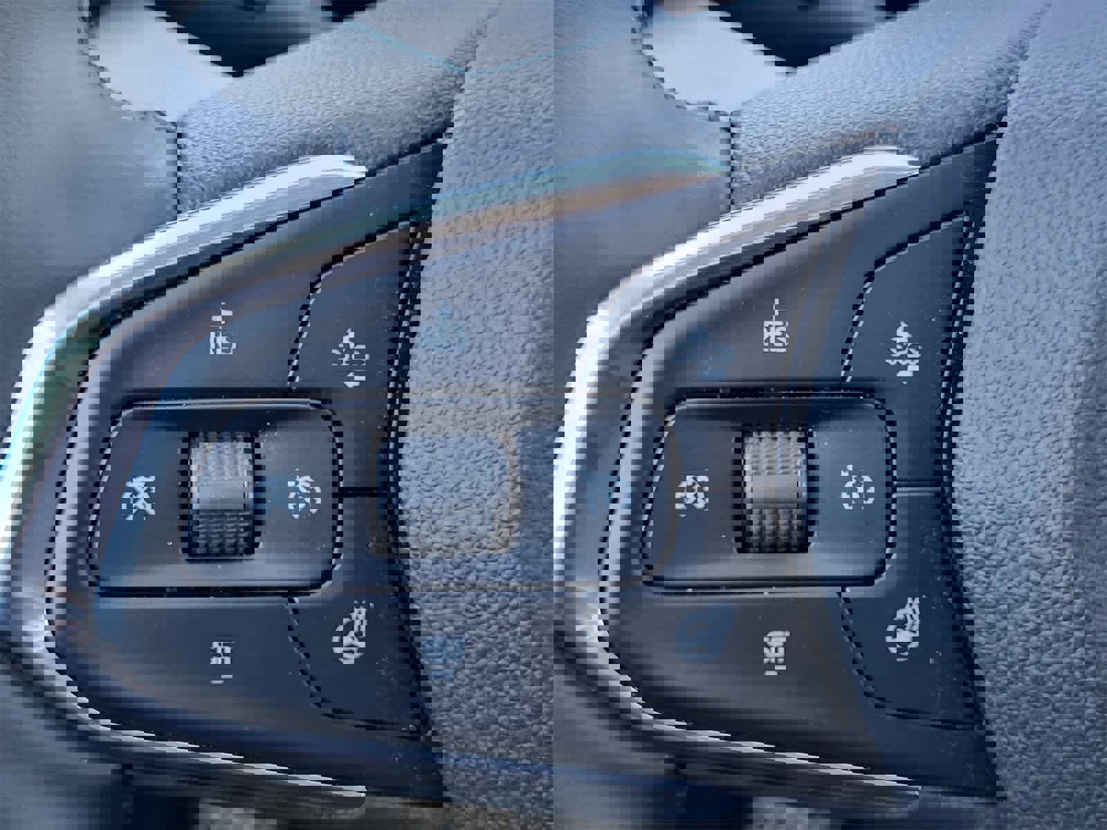 Used 2025 Chevrolet Trax LT w/ LT Convenience Package image 27