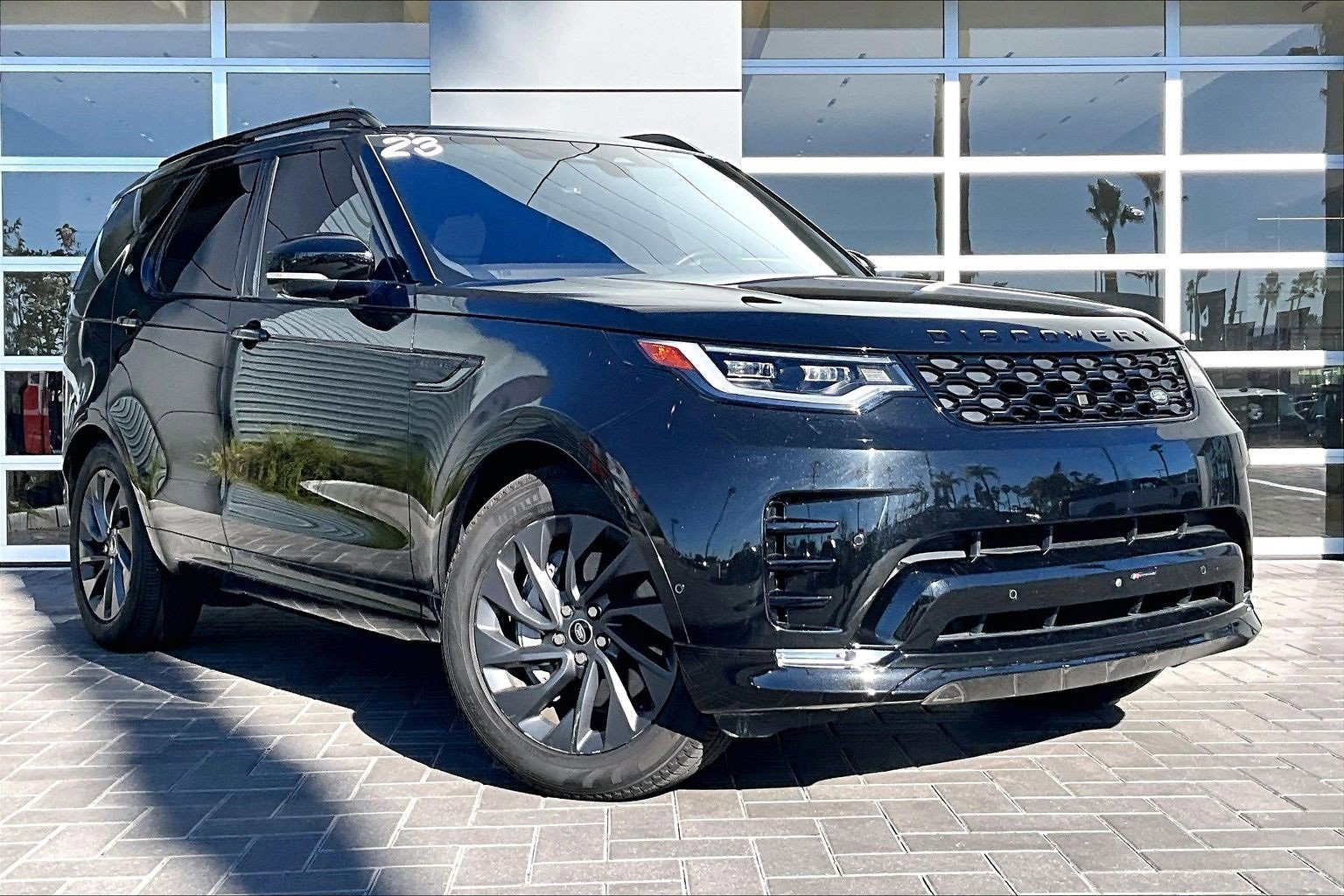 Used 2023 Land Rover Discovery S R-Dynamic image 3