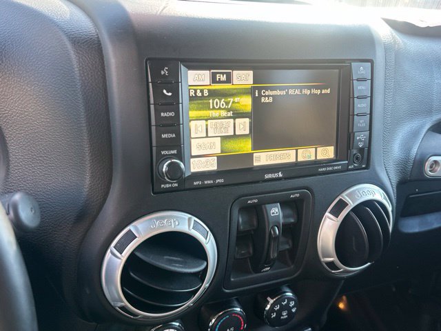 Used 2016 Jeep Wrangler Unlimited Sahara w/ Connectivity Group AWD/4WD image 6