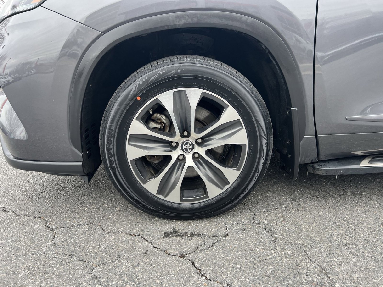 Used 2022 Toyota Highlander XLE image 12