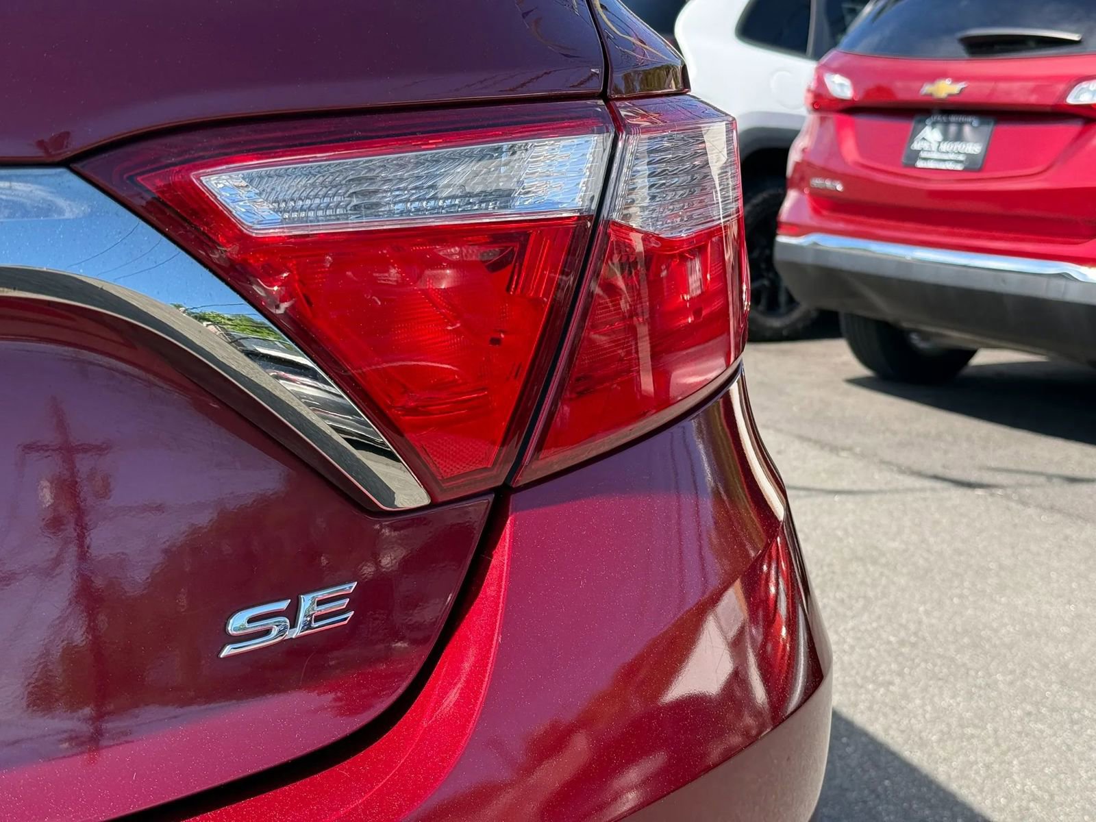 Used 2017 Toyota Camry SE FWD image 6