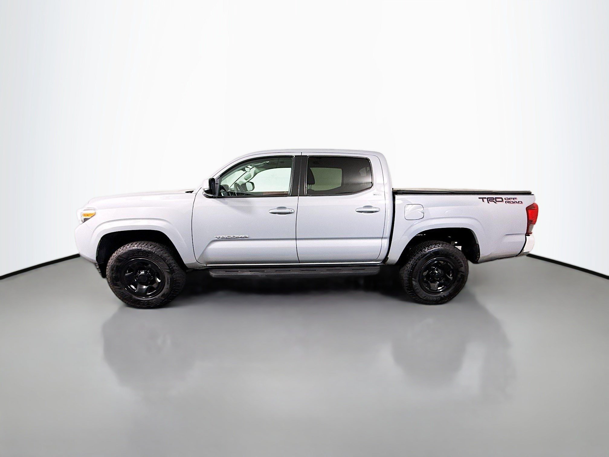 Used 2020 Toyota Tacoma SR5 RWD image 6