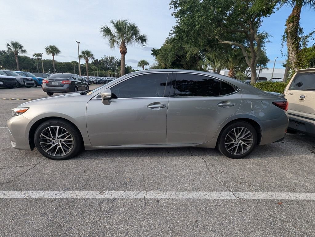 Used 2017 Lexus ES 350 FWD image 4