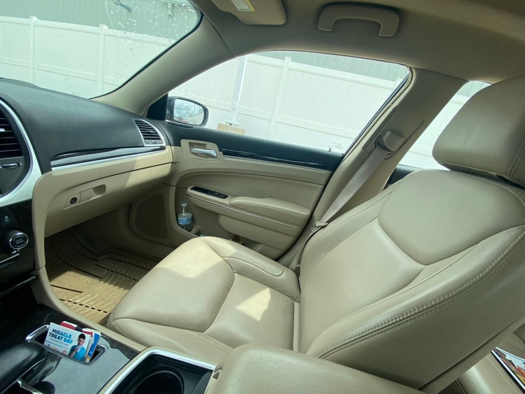 Used 2013 Chrysler 300 AWD w/ Driver Convenience Group image 15