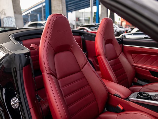 Used 2021 Porsche 911 Turbo image 32