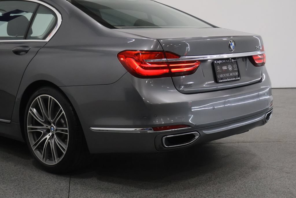 Used 2018 BMW 740i RWD image 10