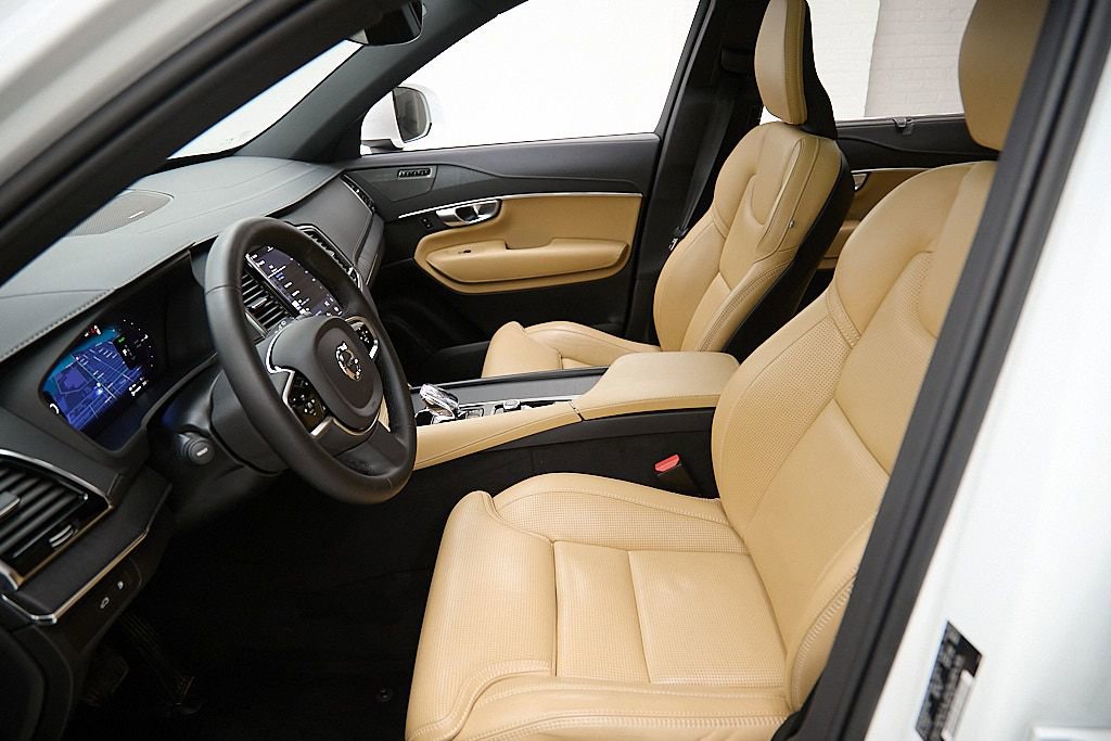 Certified 2024 Volvo XC90 T8 Ultimate w/ Protection Package image 19