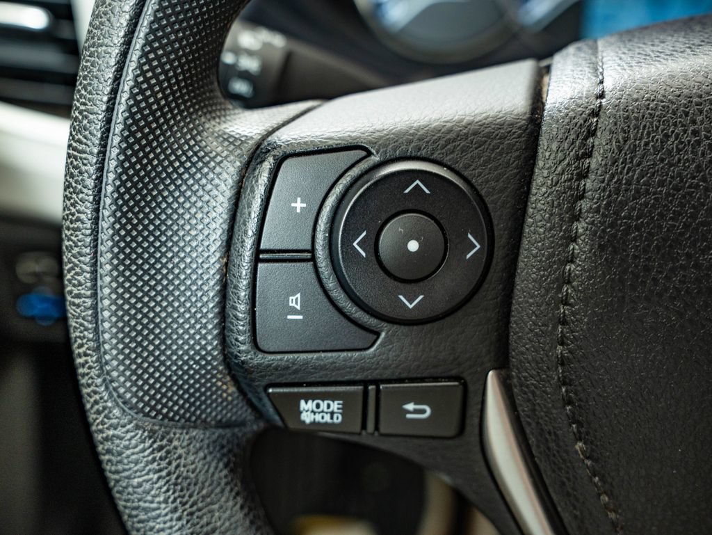 Used 2015 Toyota Corolla LE FWD image 26
