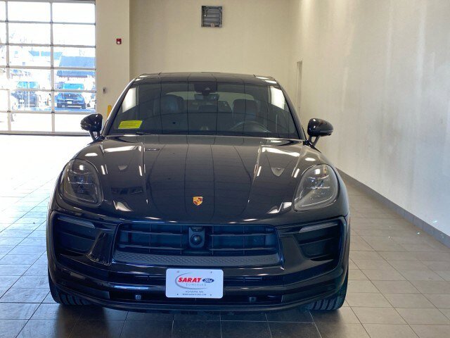 Used 2024 Porsche Macan image 3