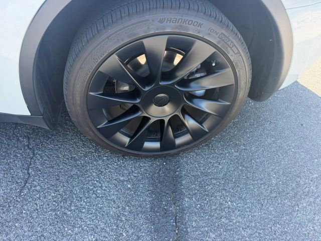 Used 2023 Tesla Model Y Long Range AWD/4WD image 11