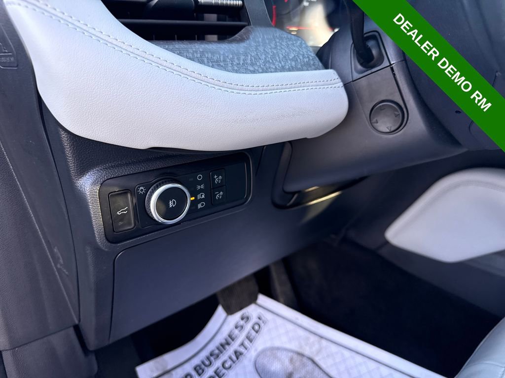 Used 2025 Ford Explorer Platinum w/ LUX Leather Package image 30