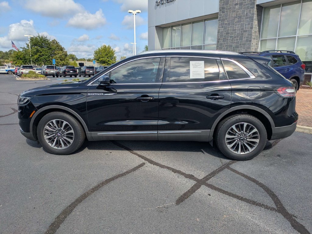 Used 2022 Lincoln Nautilus Reserve w/ Luxury Package FWD image 8