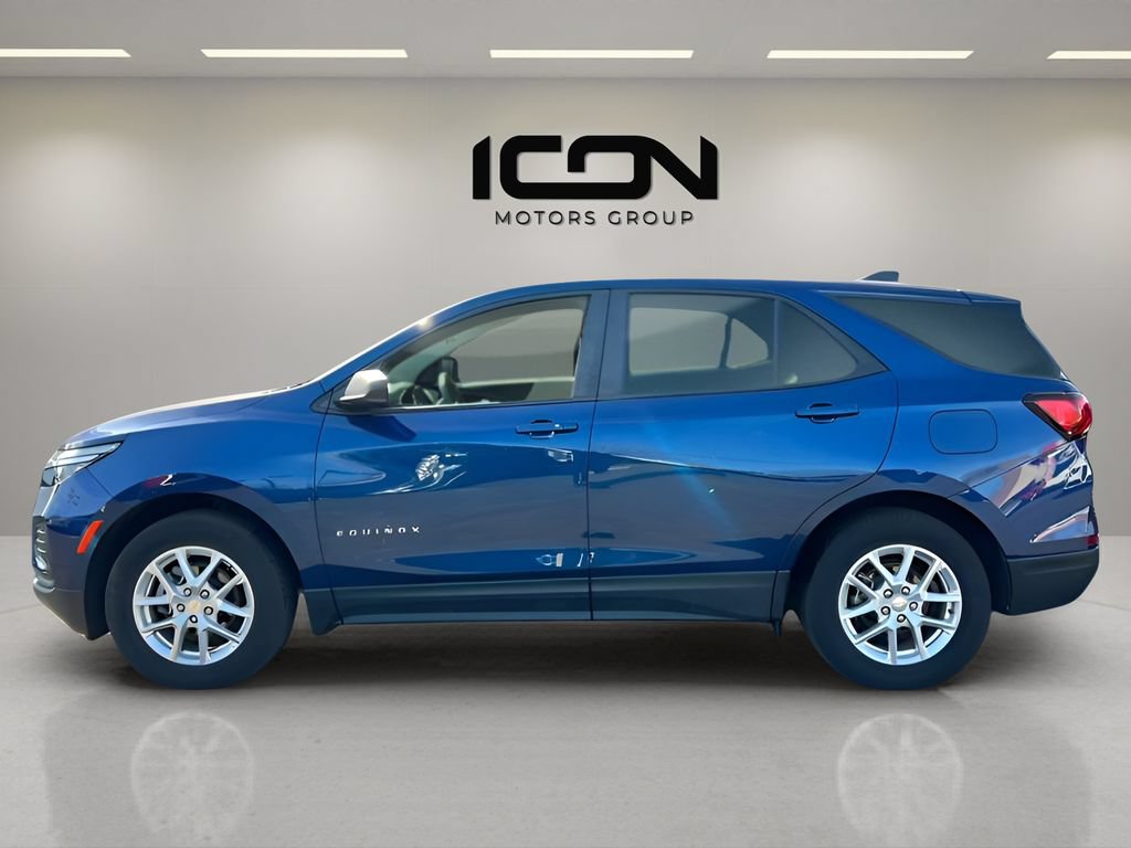 Used 2022 Chevrolet Equinox LS w/ LS Convenience Package AWD/4WD image 2
