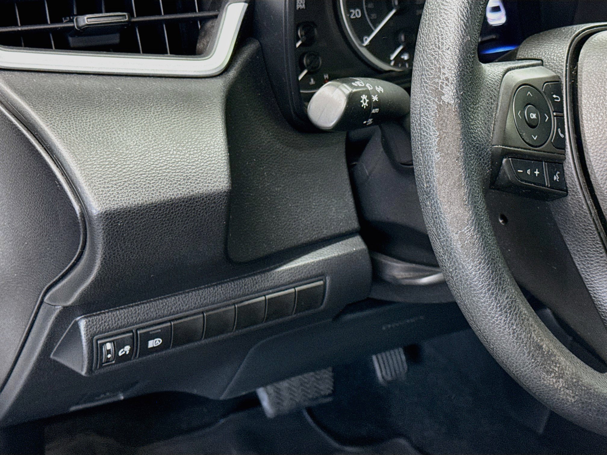 Used 2022 Toyota Corolla LE FWD image 16