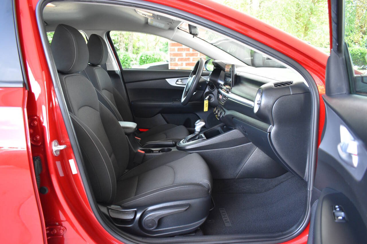 Used 2023 Kia Forte LXS FWD image 8