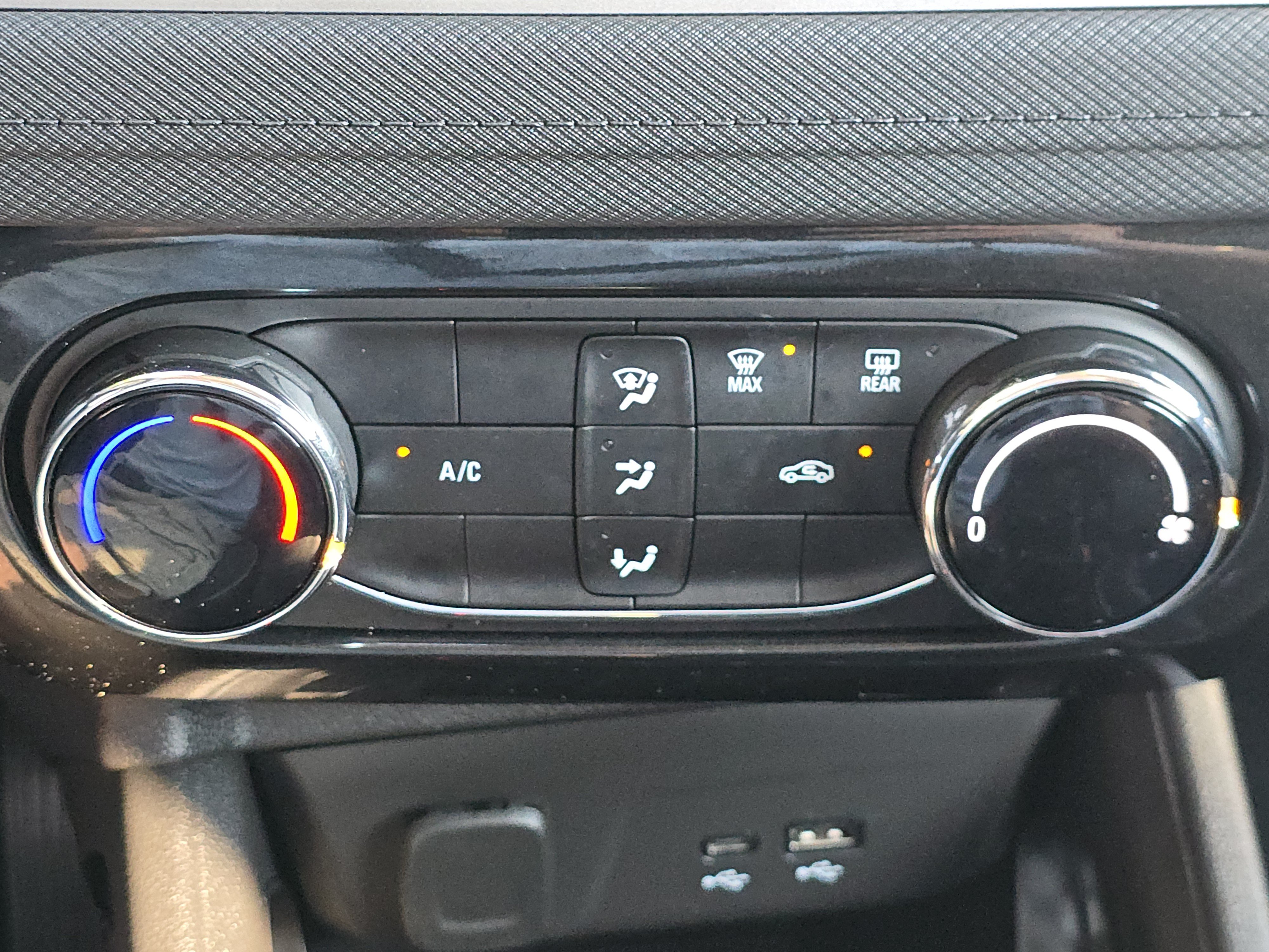Used 2025 Chevrolet TrailBlazer LT AWD/4WD image 25