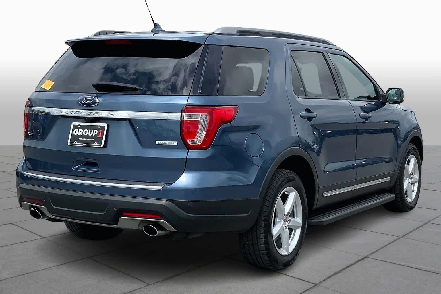 Used 2018 Ford Explorer XLT w/ Equipment Group 202A FWD image 13