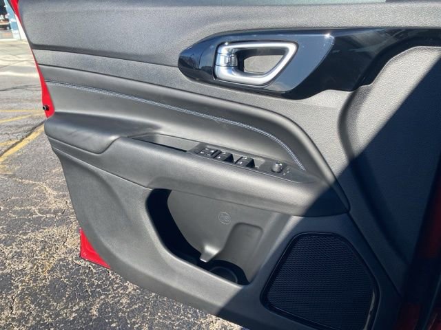 New 2026 Jeep Compass Altitude image 17