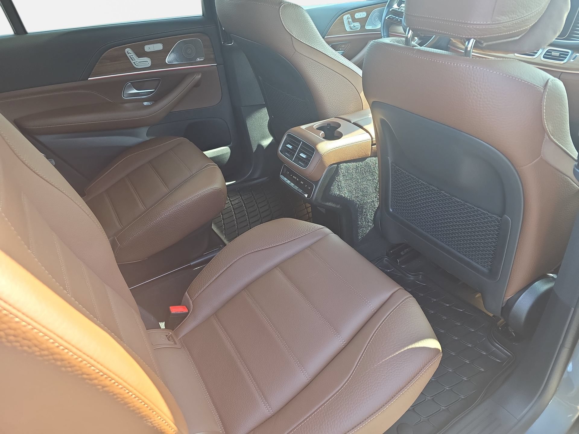 Used 2025 Mercedes-Benz GLS 580 4MATIC image 11