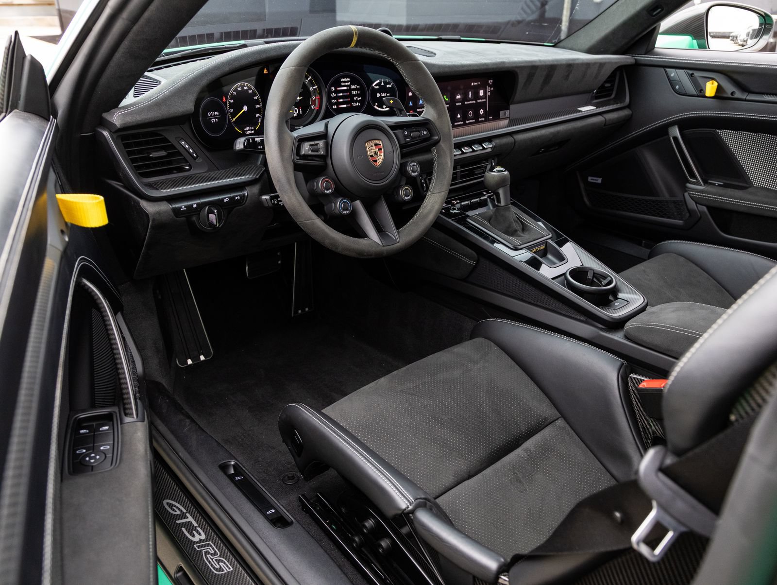 Certified 2025 Porsche 911 GT3 RS w/ Weissach Package RWD image 4