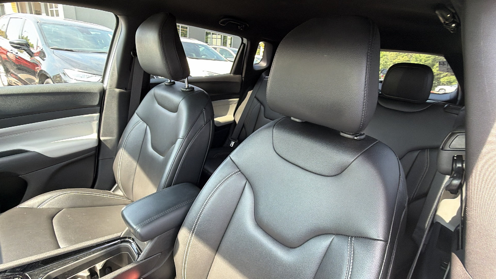 Used 2025 Jeep Compass Limited AWD/4WD image 17
