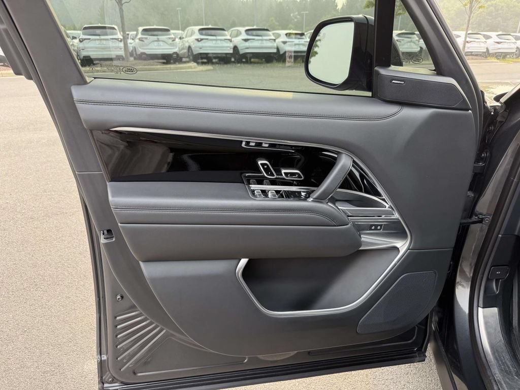 Used 2023 Land Rover Range Rover SE AWD/4WD image 12