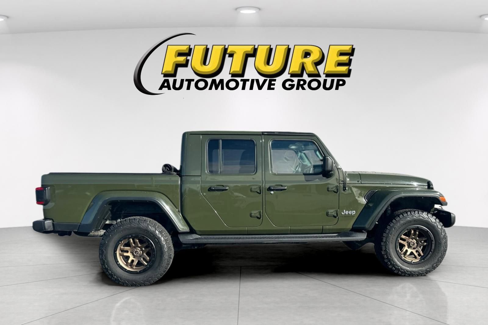 Used 2021 Jeep Gladiator Overland w/ Popular Equipment Package image 2