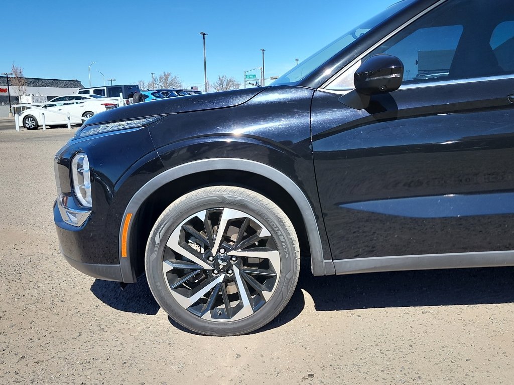 Used 2022 Mitsubishi Outlander SEL Black Edition image 10