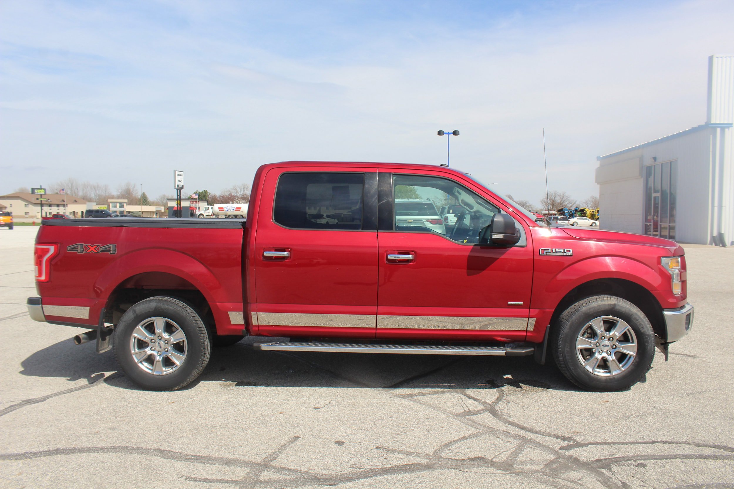 Used 2017 Ford F150 XLT w/ Equipment Group 302A Luxury AWD/4WD image 5