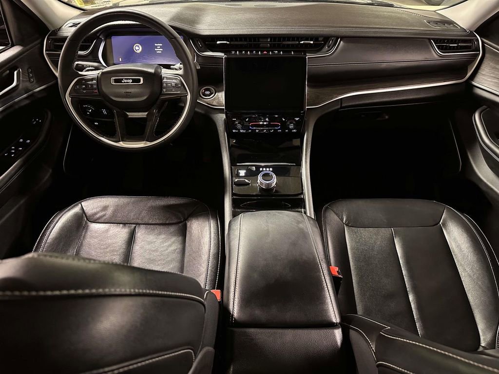 Used 2023 Jeep Grand Cherokee Limited w/ Black Appearance Package image 22