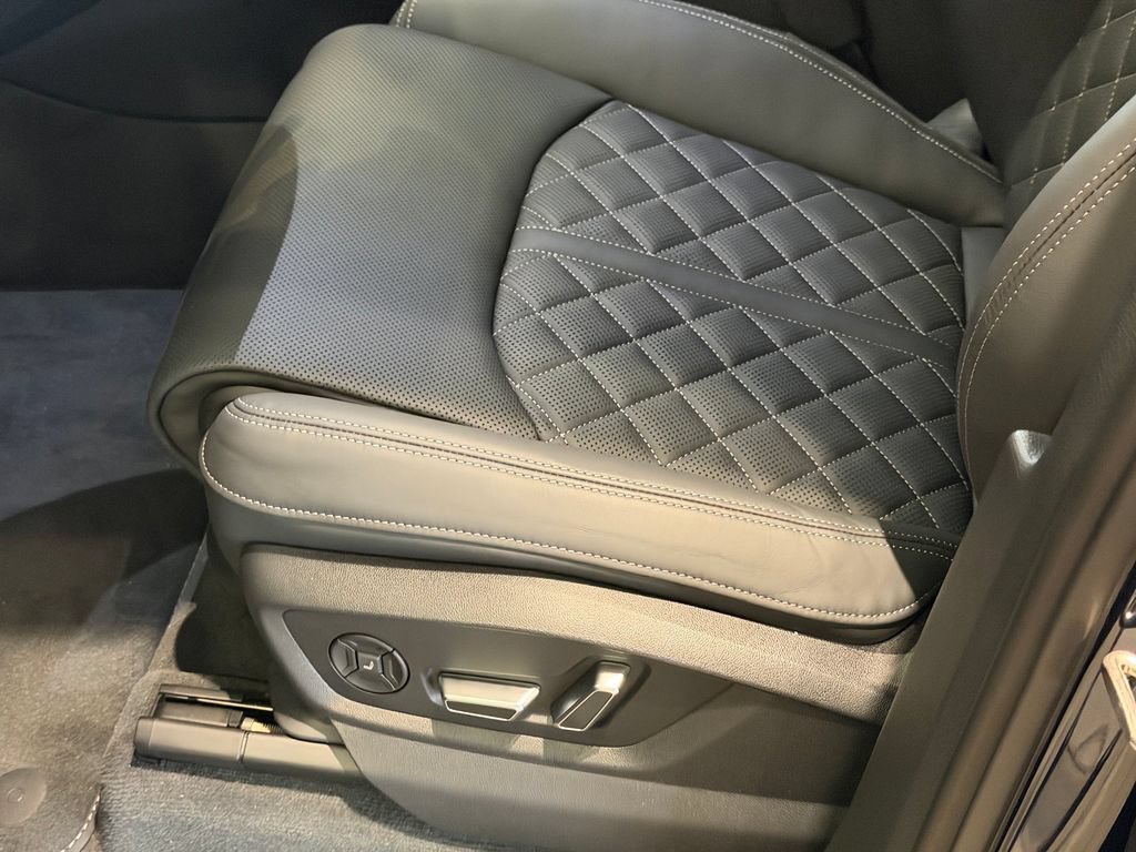 New 2026 Audi SQ7 Prestige AWD/4WD image 16